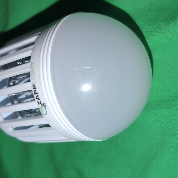 Zapp Light Bug Zapper Outdoor Light Bulb - Picture 3 of 4